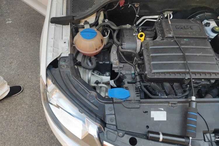 Used Skoda Rapid 2015 1.6L Automatic Smart Selection Model Engine Bay Right