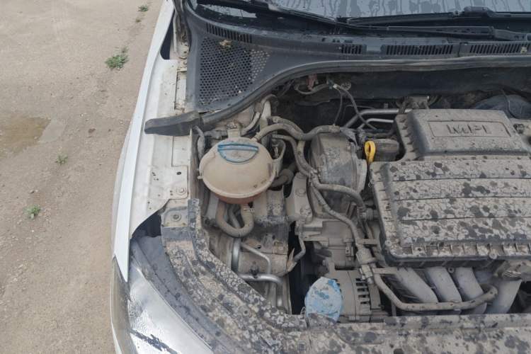 Used Skoda Rapid 2015 1.6L Manual Smart Selection Model Engine Bay Right