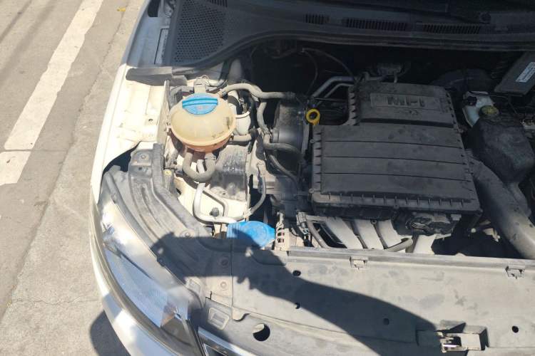 Used Skoda Rapid 2015 1.6L Automatic Smart Selection Model Engine Bay Right