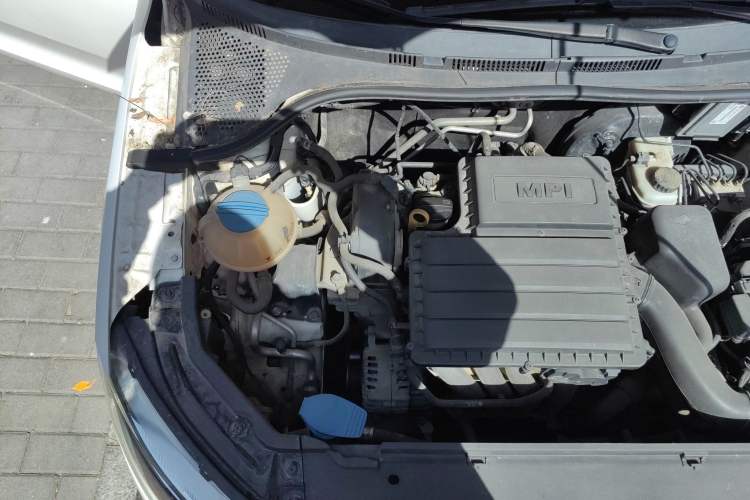 Used Skoda Rapid 2015 1.6L Automatic Smart Selection Model Engine Bay Right
