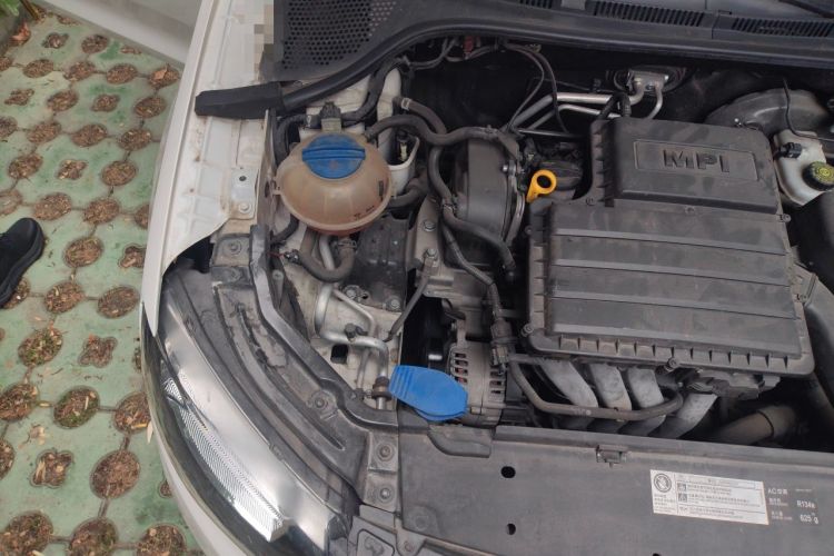 Used Skoda Rapid 2015 1.6L Manual Smart Selection Model Engine Bay Right