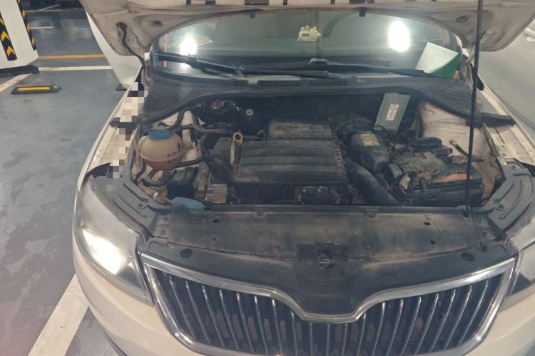 Used Skoda Rapid 2015 1.6L Automatic Smart Selection Model Engine Bay Right