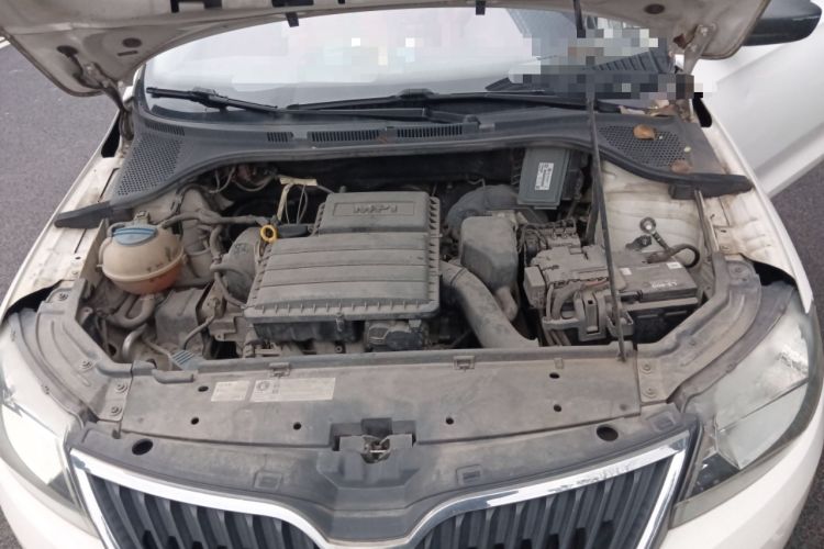 Used Skoda Rapid 2015 1.6L Manual Le Xuan Model Engine Bay