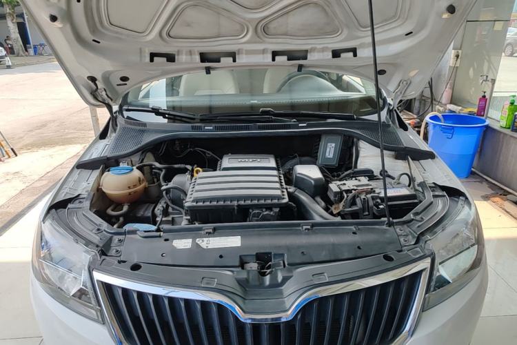 Used Skoda Rapid 2015 1.6L Automatic Smart Selection Model Engine Bay
