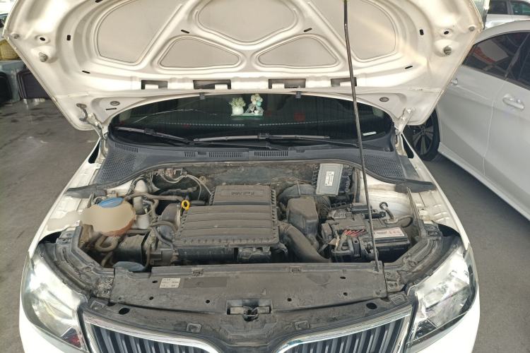 Used Skoda Rapid 2015 1.6L Automatic Smart Selection Model Engine Bay