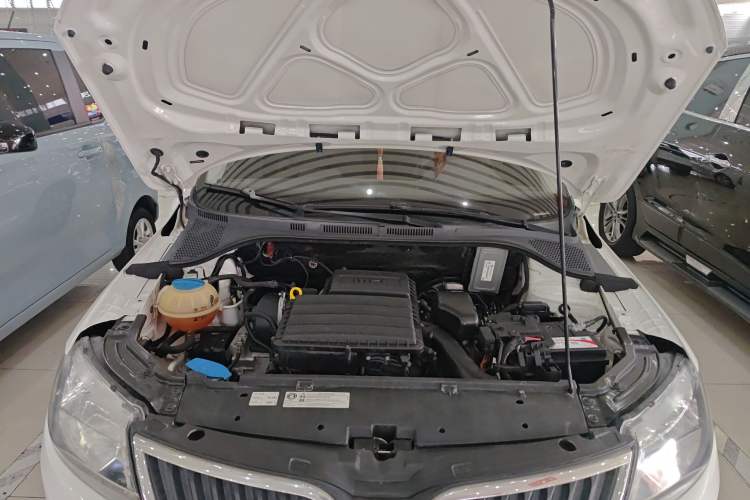 Used Skoda Rapid 2015 1.6L Automatic Enjoyment Selection Model Engine Bay
