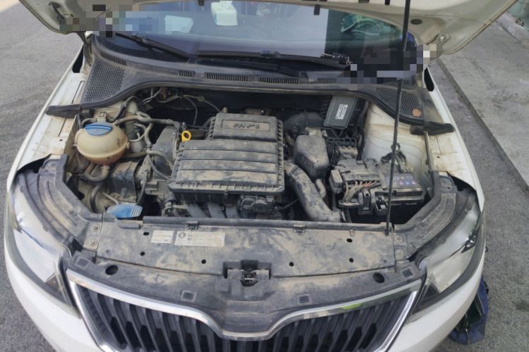 Used Skoda Rapid 2015 1.6L Manual Smart Selection Model Engine Bay