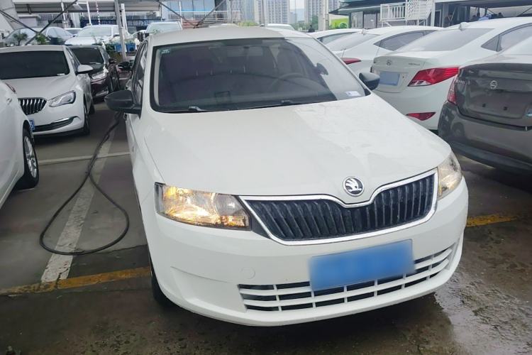 Used Skoda Rapid 2015 1.6L Manual Le Xuan Model Exterior 1