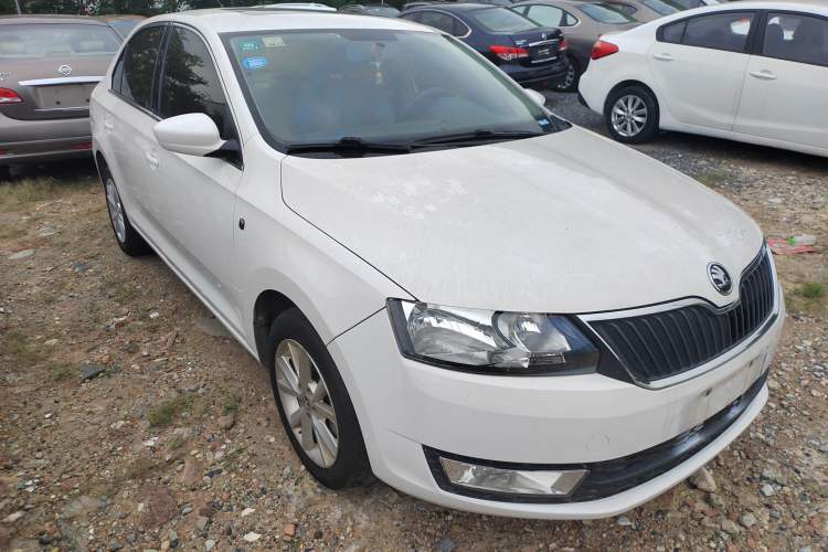 Used Skoda Rapid 2015 1.6L Automatic Smart Selection Model Exterior 2