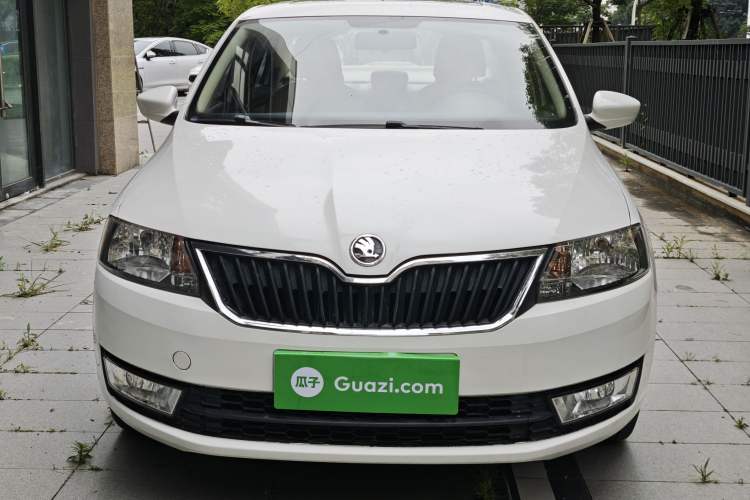 Used Skoda Rapid 2015 1.6L Manual Smart Selection Model Exterior 2