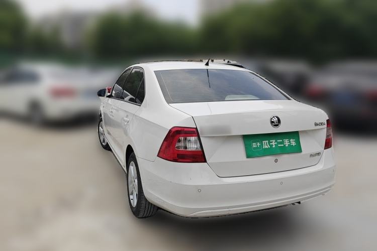 Used Skoda Rapid 2015 1.6L Automatic Smart Selection Model Exterior 2