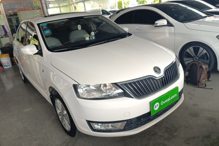 Used Skoda Rapid 2015 1.6L Automatic Smart Selection Model Exterior 2