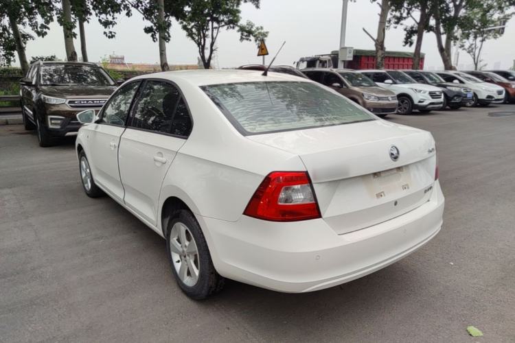 Used Skoda Rapid 2015 1.6L Manual Smart Selection Model Exterior 2