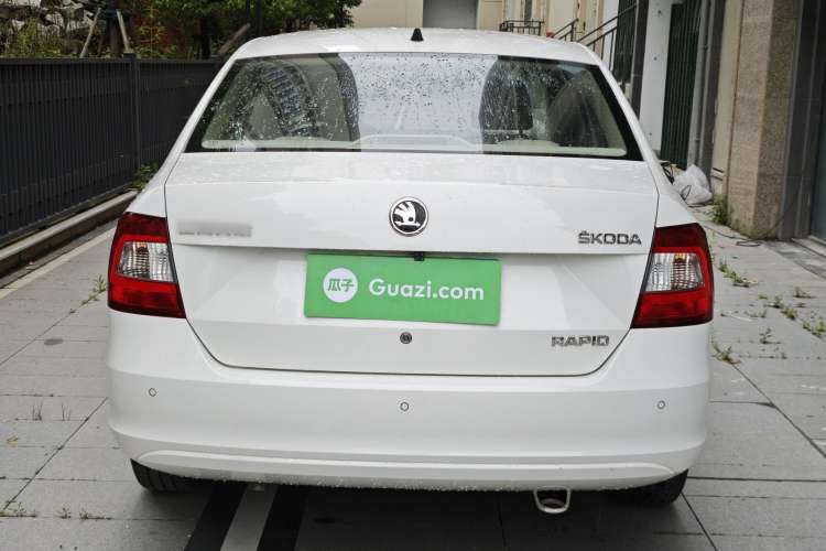 Used Skoda Rapid 2015 1.6L Manual Smart Selection Model Exterior 3
