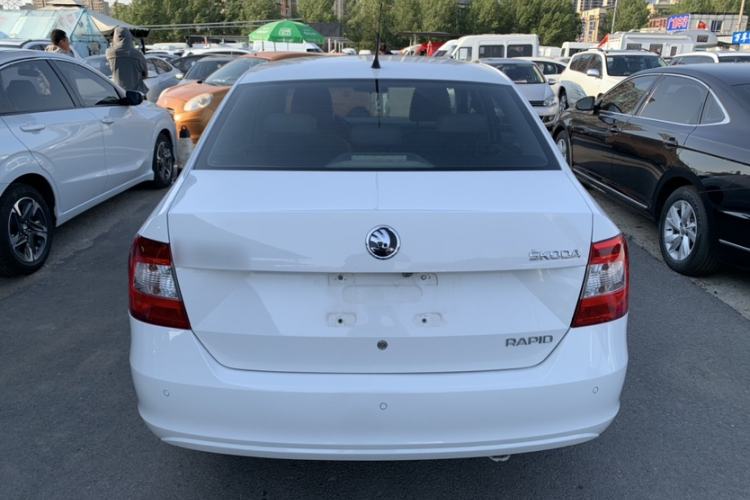 Used Skoda Rapid 2015 1.6L Automatic Smart Selection Model Exterior 3