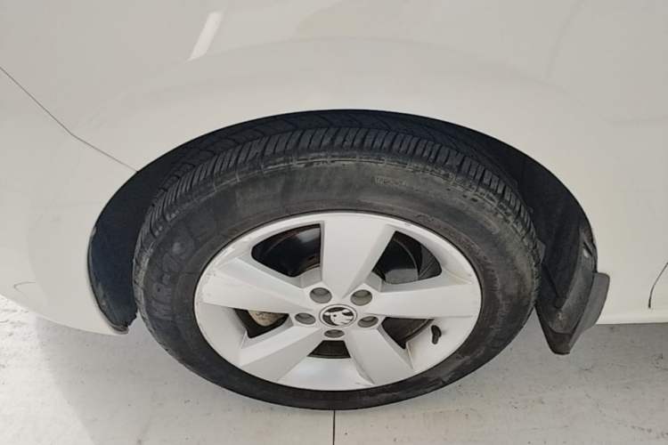Used Skoda Rapid 2015 1.6L Manual Smart Selection Model Exterior 4