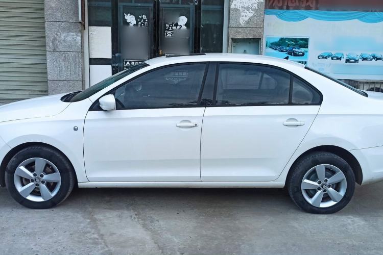 Used Skoda Rapid 2015 1.6L Automatic Smart Selection Model Exterior 4