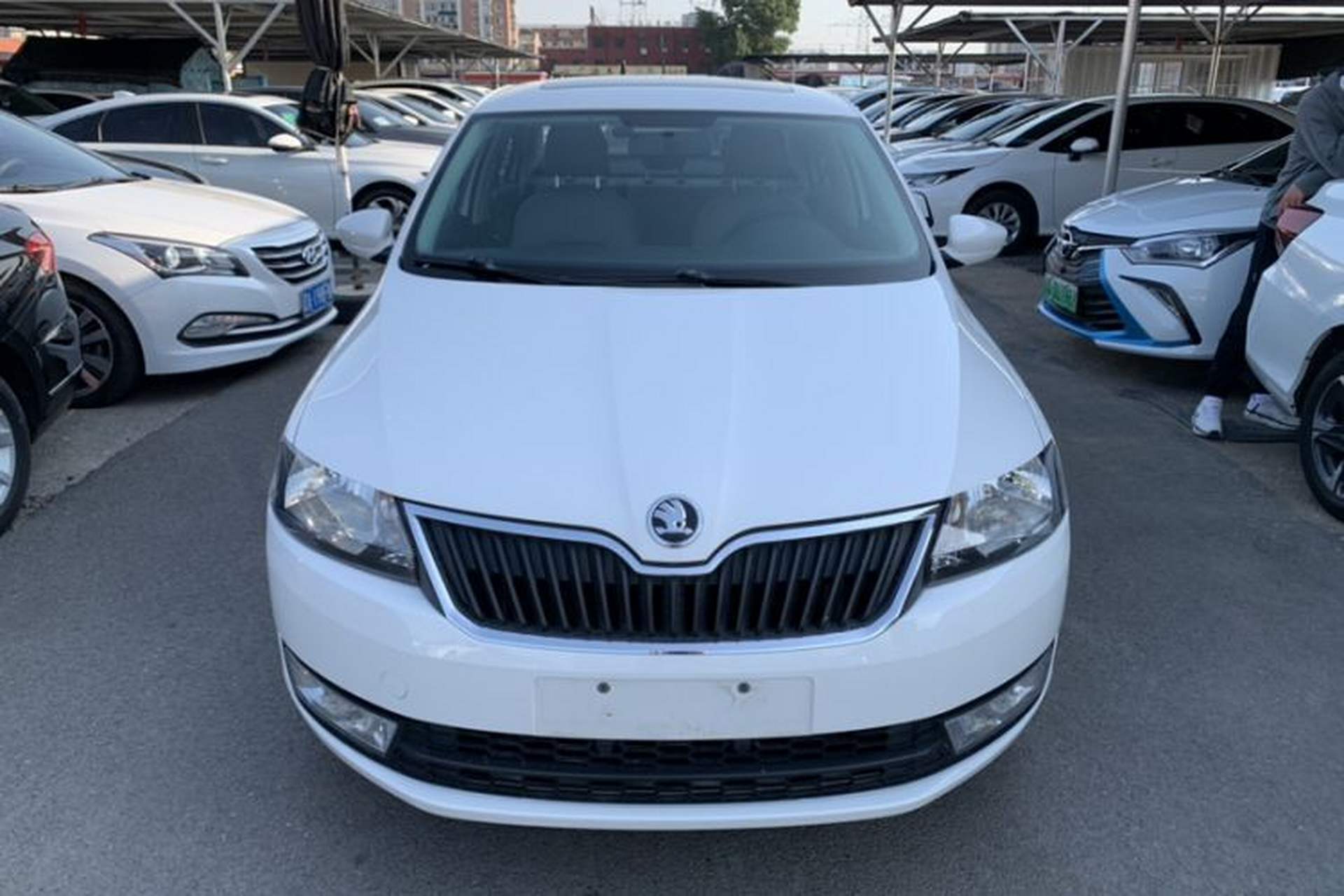 Used Skoda Rapid 2015 1.6L Automatic Smart Selection Model Exterior 4
