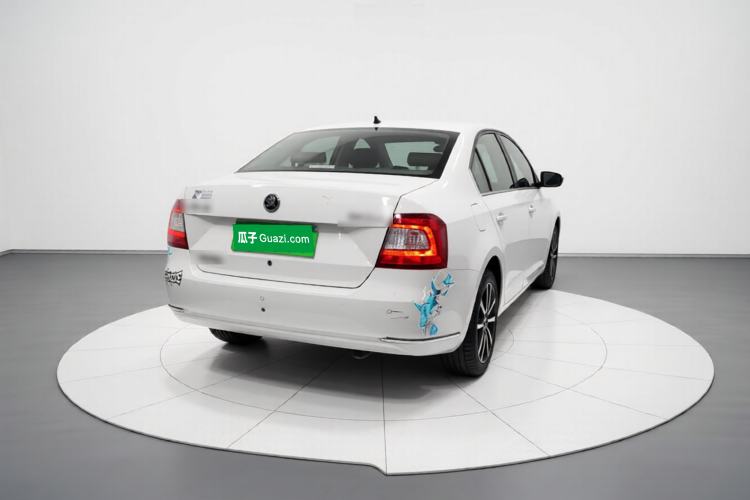 Used Skoda Rapid 2015 1.6L Manual Smart Selection Model Exterior 4