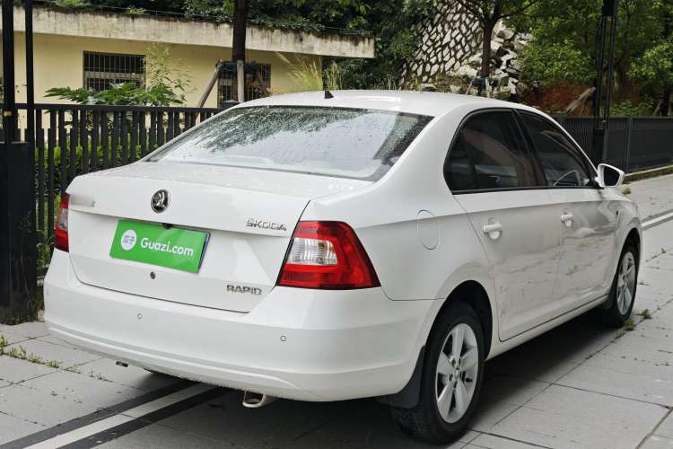 Used Skoda Rapid 2015 1.6L Manual Smart Selection Model Exterior 5