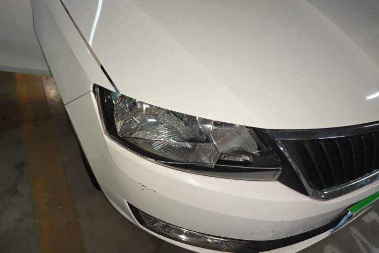 Used Skoda Rapid 2015 1.6L Manual Smart Selection Model Exterior 6