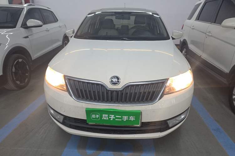 Used Skoda Rapid 2015 1.6L Automatic Smart Selection Model Front