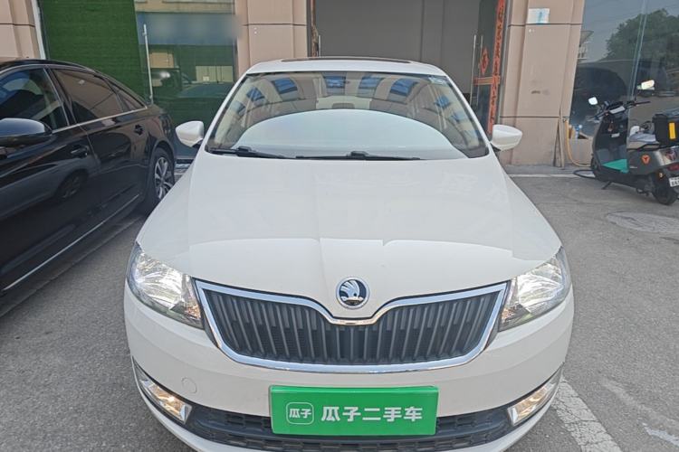 Used Skoda Rapid 2015 1.6L Automatic Smart Selection Model Front