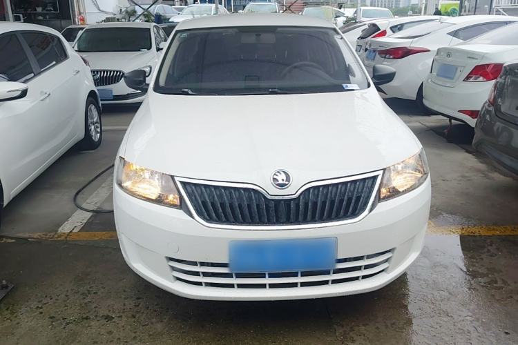 Used Skoda Rapid 2015 1.6L Manual Le Xuan Model Front