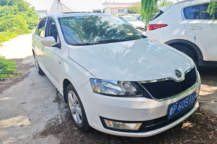 Used Skoda Rapid 2015 1.6L Manual Smart Selection Model Front Right 45 Deg