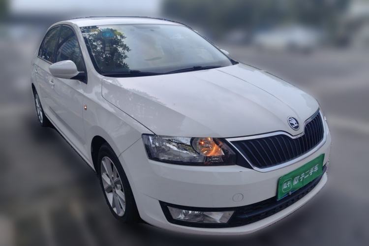 Used Skoda Rapid 2015 1.6L Automatic Smart Selection Model Front Right 45 Deg