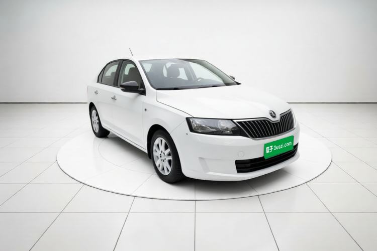 Used Skoda Rapid 2015 1.6L Manual Le Xuan Model Front Right 45 Deg