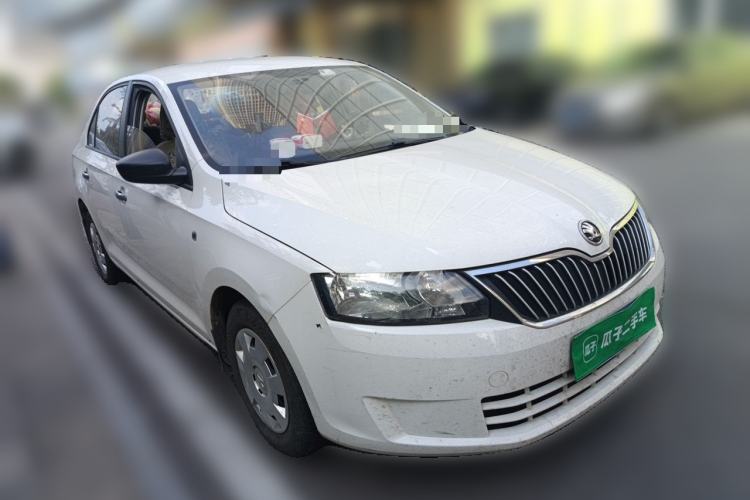 Used Skoda Rapid 2015 1.6L Manual Le Xuan Model Front Right 45 Deg