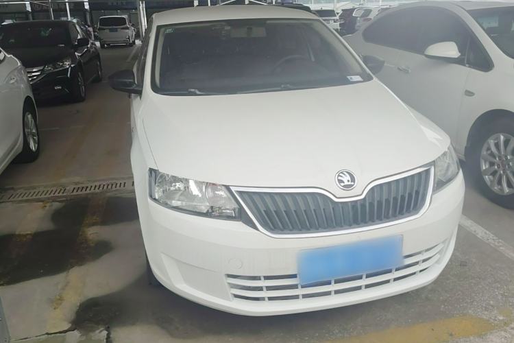 Used Skoda Rapid 2015 1.6L Manual Le Xuan Model Front Right 45 Deg