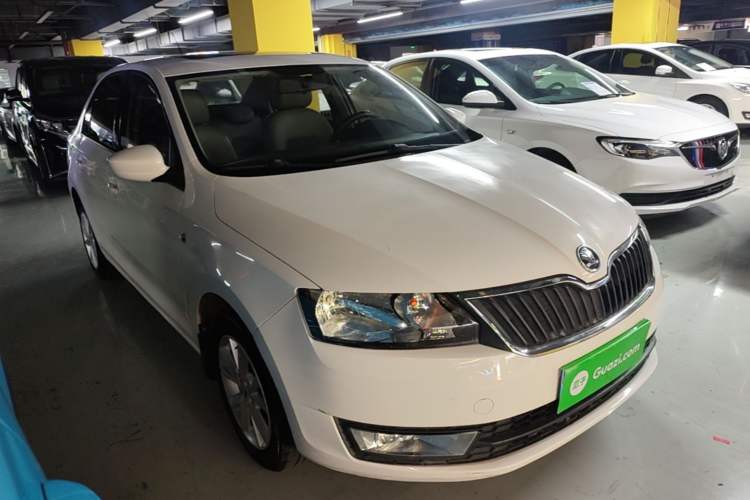 Used Skoda Rapid 2015 1.6L Manual Smart Selection Model Front Right 45 Deg