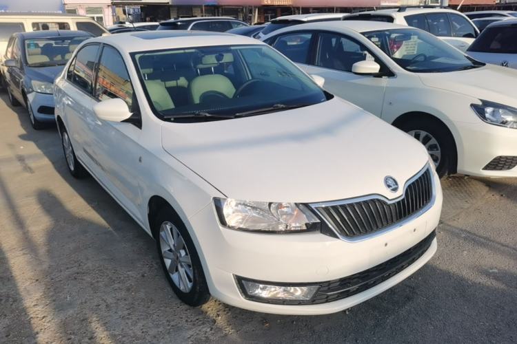 Used Skoda Rapid 2015 1.6L Automatic Smart Selection Model Front Right 45 Deg