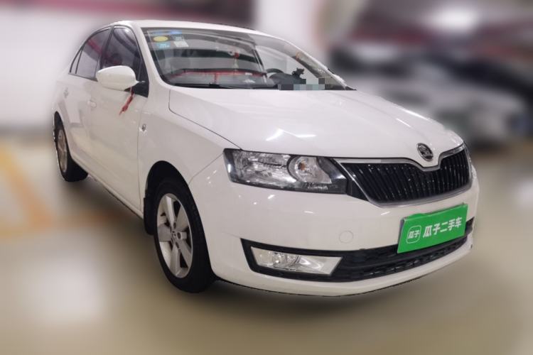 Used Skoda Rapid 2015 1.6L Automatic Smart Selection Model Front Right 45 Deg