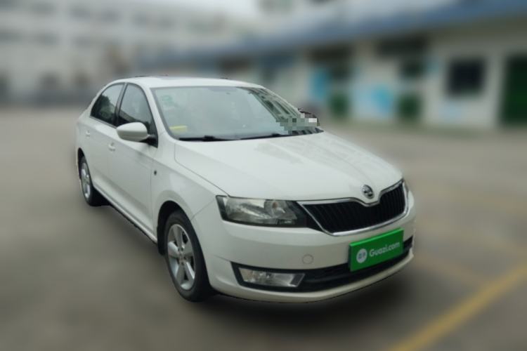Used Skoda Rapid 2015 1.6L Automatic Smart Selection Model Front Right 45 Deg