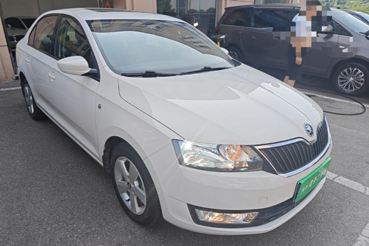 Used Skoda Rapid 2015 1.6L Automatic Smart Selection Model Front Right 45 Deg
