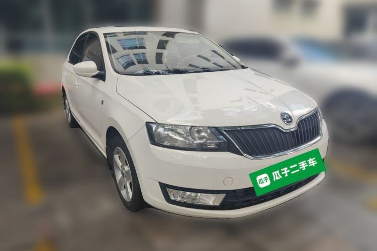 Used Skoda Rapid 2015 1.6L Automatic Smart Selection Model Front Right 45 Deg