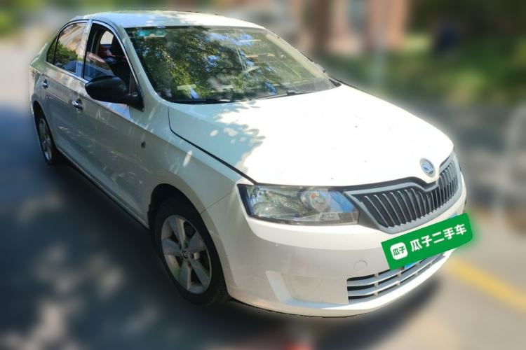 Used Skoda Rapid 2015 1.4L Manual Enjoyment Model Front Right 45 Deg