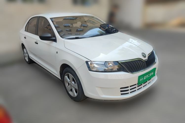 Used Skoda Rapid 2015 1.6L Automatic Smart Selection Model Front Right 45 Deg