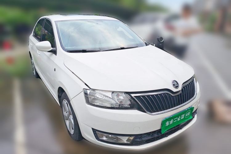 Used Skoda Rapid 2015 1.6L Automatic Smart Selection Model Front Right 45 Deg