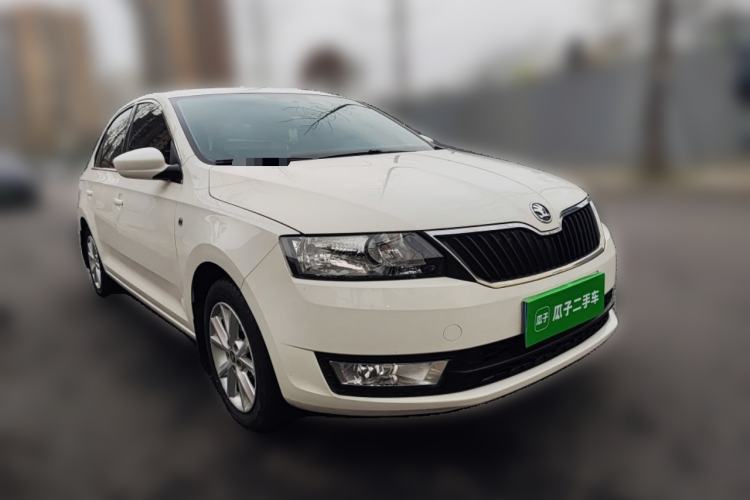 Used Skoda Rapid 2015 1.6L Automatic Smart Selection Model Front Right 45 Deg