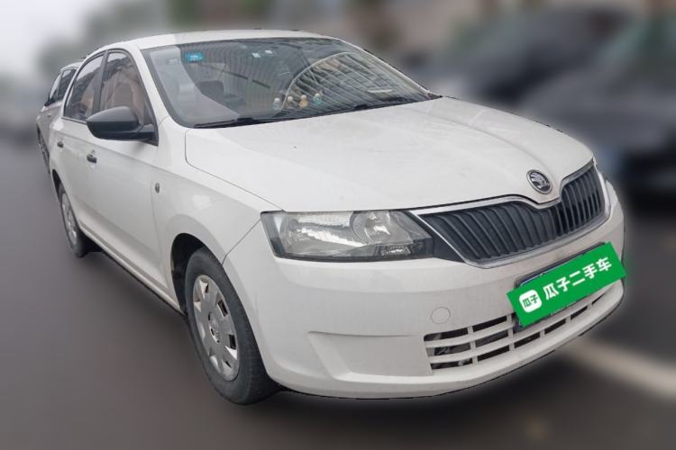 Used Skoda Rapid 2015 1.6L Manual Le Xuan Model Front Right 45 Deg