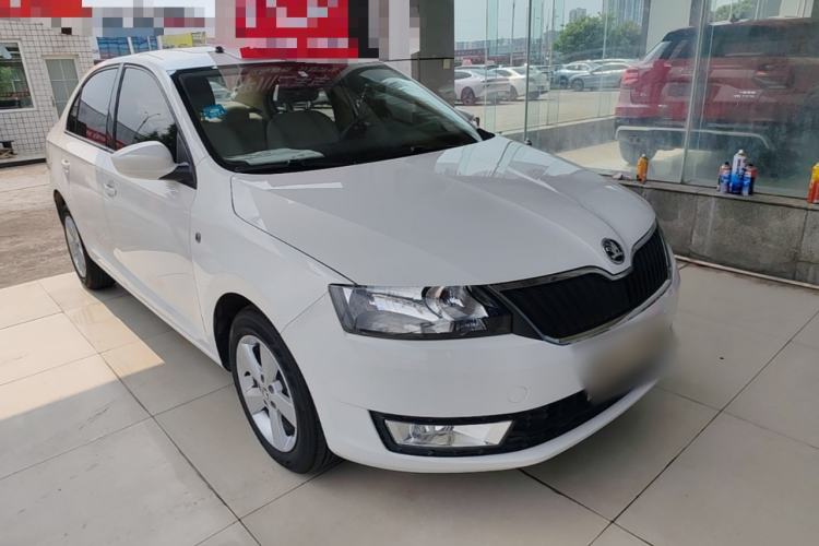 Used Skoda Rapid 2015 1.6L Automatic Smart Selection Model Front Right 45 Deg