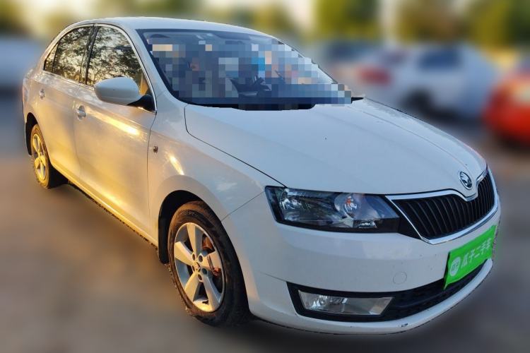 Used Skoda Rapid 2015 1.6L Manual Smart Selection Model Front Right 45 Deg