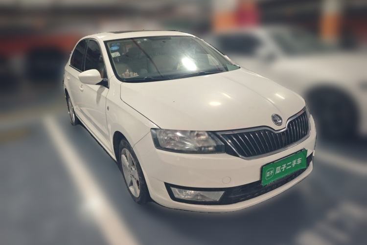 Used Skoda Rapid 2015 1.6L Automatic Smart Selection Model Front Right 45 Deg