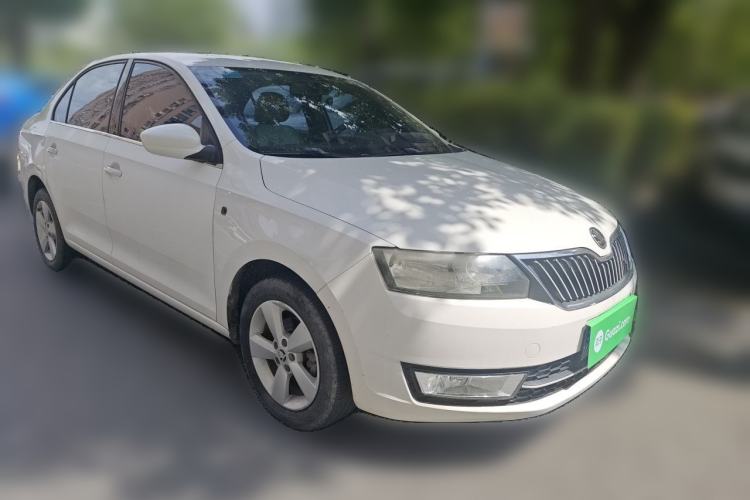 Used Skoda Rapid 2015 1.6L Automatic Smart Selection Model Front Right 45 Deg