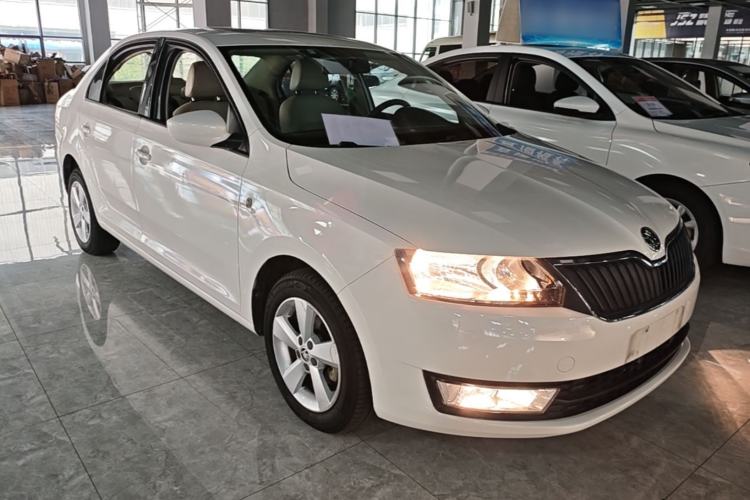 Used Skoda Rapid 2015 1.6L Automatic Smart Selection Model Front Right 45 Deg