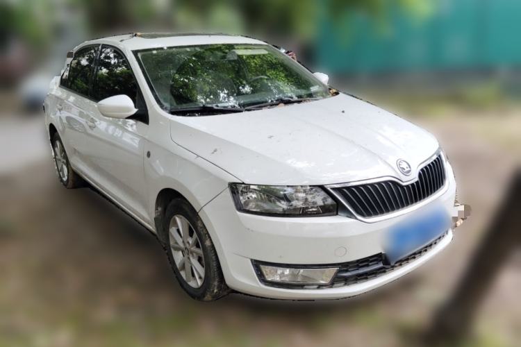 Used Skoda Rapid 2015 1.6L Automatic Smart Selection Model Front Right 45 Deg